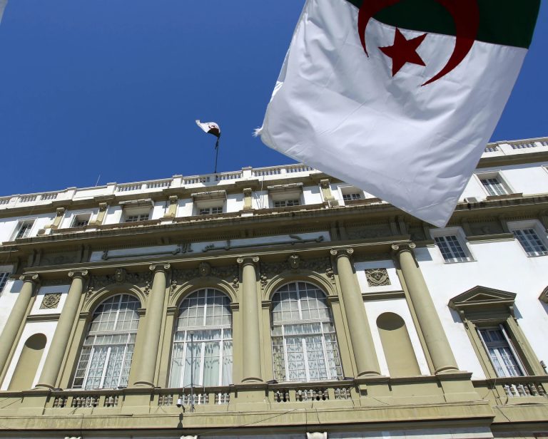 Algérie: Un loi pour protéger les médias, mais des journalistes restent en prison