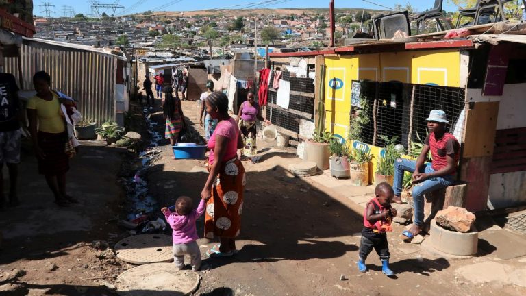 Afrique du Sud: les ménages de plus en plus appauvris et endettés (Banque centrale)