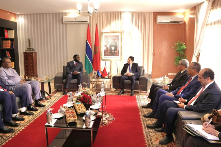 Le Maroc et la Gambie conviennent de développer davantage leur partenariat économique et d’accroître les échanges bilatéraux