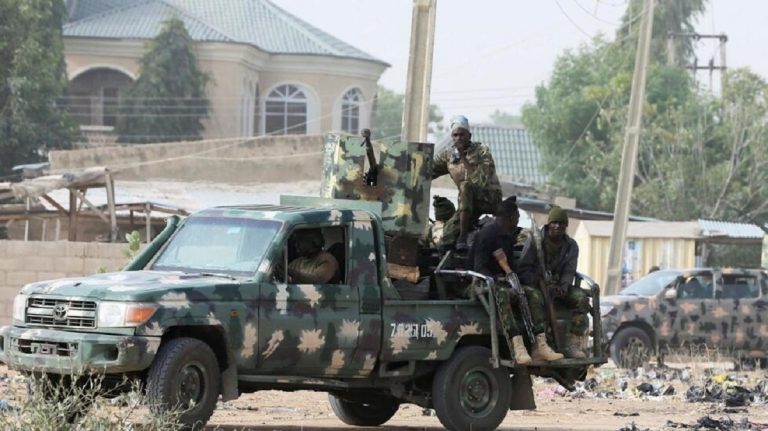 Nigeria-un-gouverneur-instaure-un-groupe-dautodefense-contre-la-criminalite