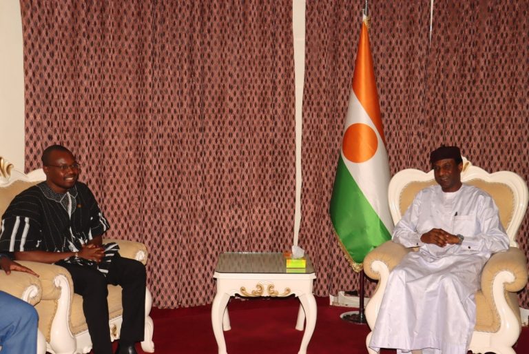Niger: Le Premier ministre reçoit le Ministre Burkinabè de la Communication