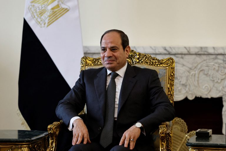 Égypte: le président Abdel Fattah Al-Sissi prête serment pour un troisième mandat