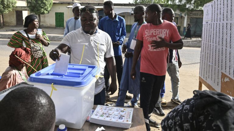 Les Tchadiens aux urnes pour élire leur président