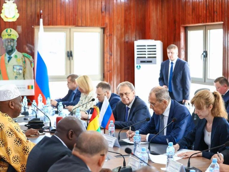 Conakry: la coopération militaire au centre des entretiens entre le ministre russe des AE et des responsables guinéens