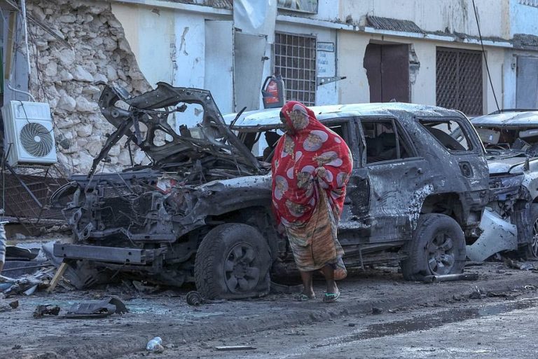 Somalie: Cinq morts dans un attentat à la voiture piégée contre un café à Mogadiscio (Police)