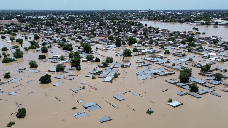 Nigeria: au moins 30 morts et plus de 400.000 déplacés à cause des inondations