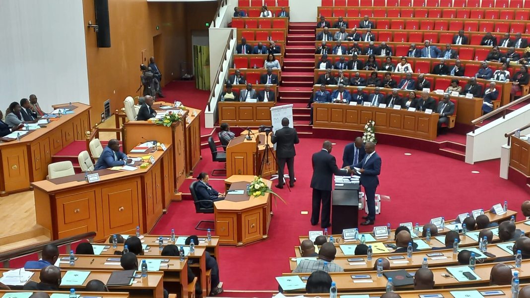 Gabon: le parlement