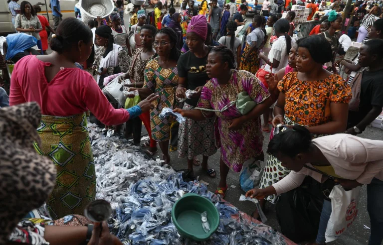 Les noirs sud-africains s’accaparent une plus grande part de la richesse et de la dette du pays (étude) Les noirs sud-africains s’accaparent une plus grande part de la richesse et de la dette du pays (étude)
