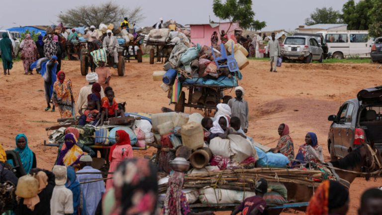 Environ 910.000 personnes ont traversé la frontière vers le Tchad depuis le début de la crise au Soudan (OIM)