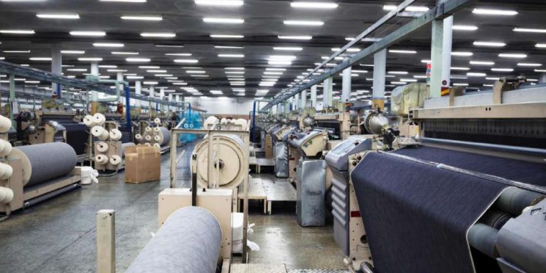 Activité industrielle : baisse de la production et hausse des ventes en novembre 2024