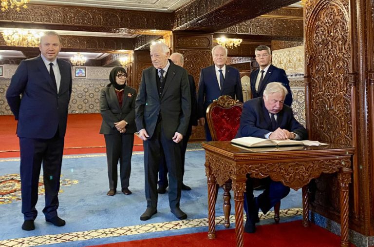 Le président du Sénat français appelle au développement du partenariat avec le Maroc en direction de l’Afrique