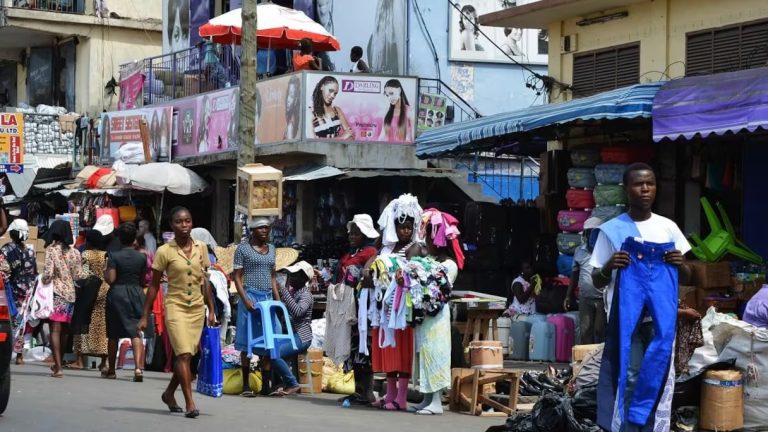 Le Ghana supprime plusieurs taxes pour soutenir le pouvoir d’achat