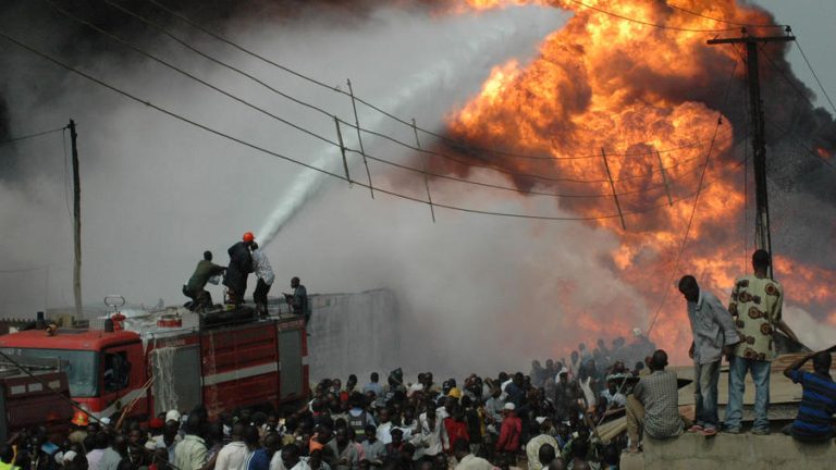Nigeria: incendie majeur sur l’un des principaux oléoducs du pays
