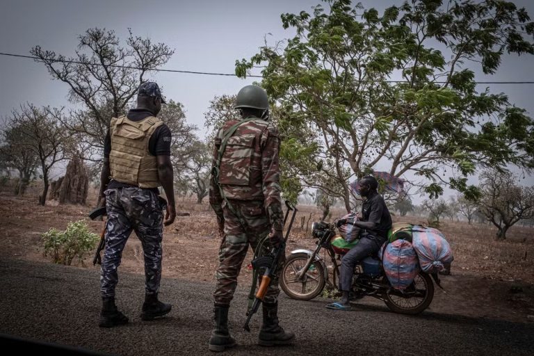 Attaque contre deux postes militaires au Bénin : 54 soldats tués