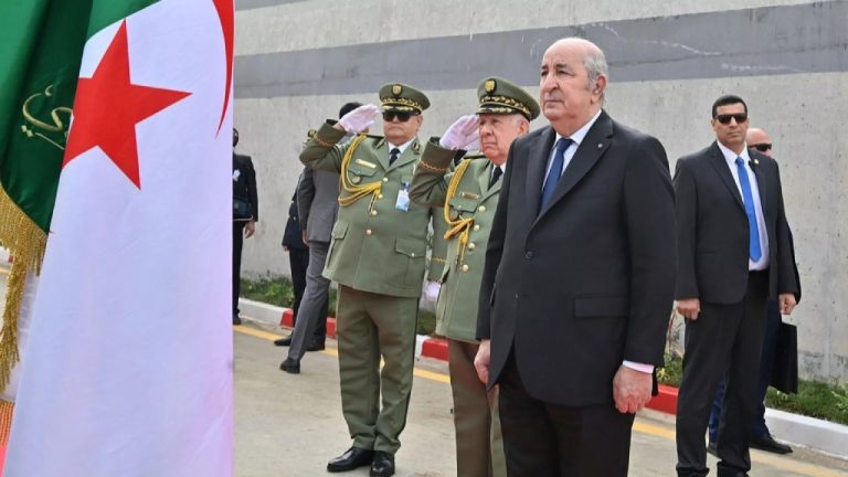 Alger expulse douze diplomates français après l’arrestation d’un diplomate algérien à Paris