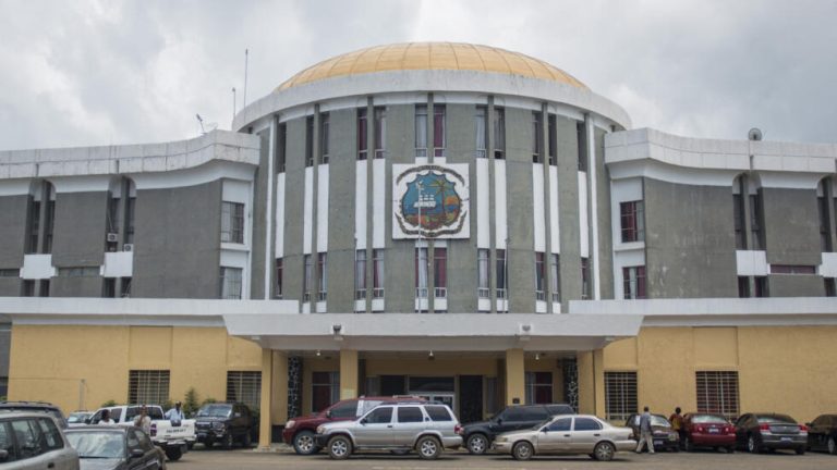 Liberia: la justice invalide la destitution du président de la Chambre des représentants