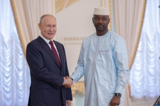 Vladimir Poutine et Assimi Goïta