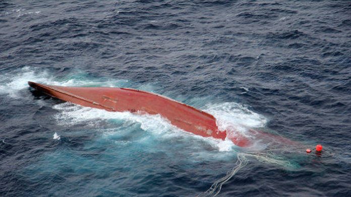 le chavirement d'un bateau d’équipage au large du Mozambique